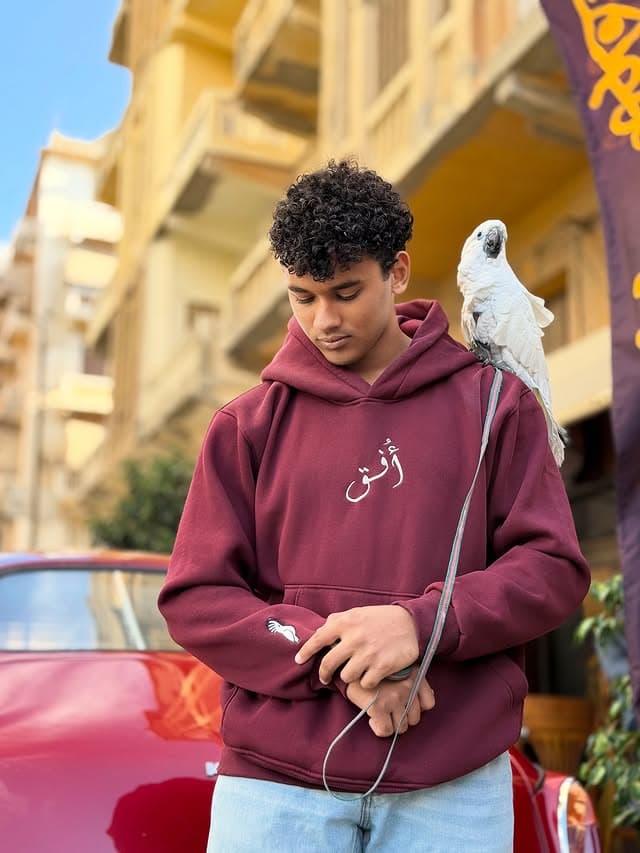 هودي أحمر جريء 6